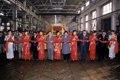 凯时凯时首页股份公司举行凯时凯时首页牌TY220推土机5000台下线庆典活动。