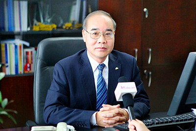 张秀文董事长在接受中国山东网专题采访时，，就公司践行“忠实鲁商”倡树行动举行回覆，，介绍了凯时凯时首页把“仁义、诚信、忠实”的文化精髓融入到生产谋划的全历程的典范做法和“诚敬做产品，，诚信做企业”的谋划理念，，在工程机械行业树立起了“厚德坚韧”的山东国企形象